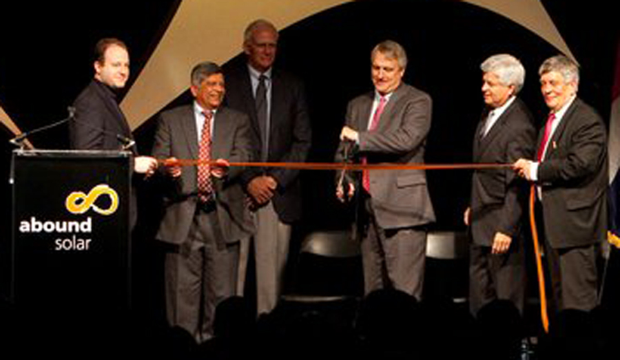 Bill Ritter cutting ribbon for Abound Solar